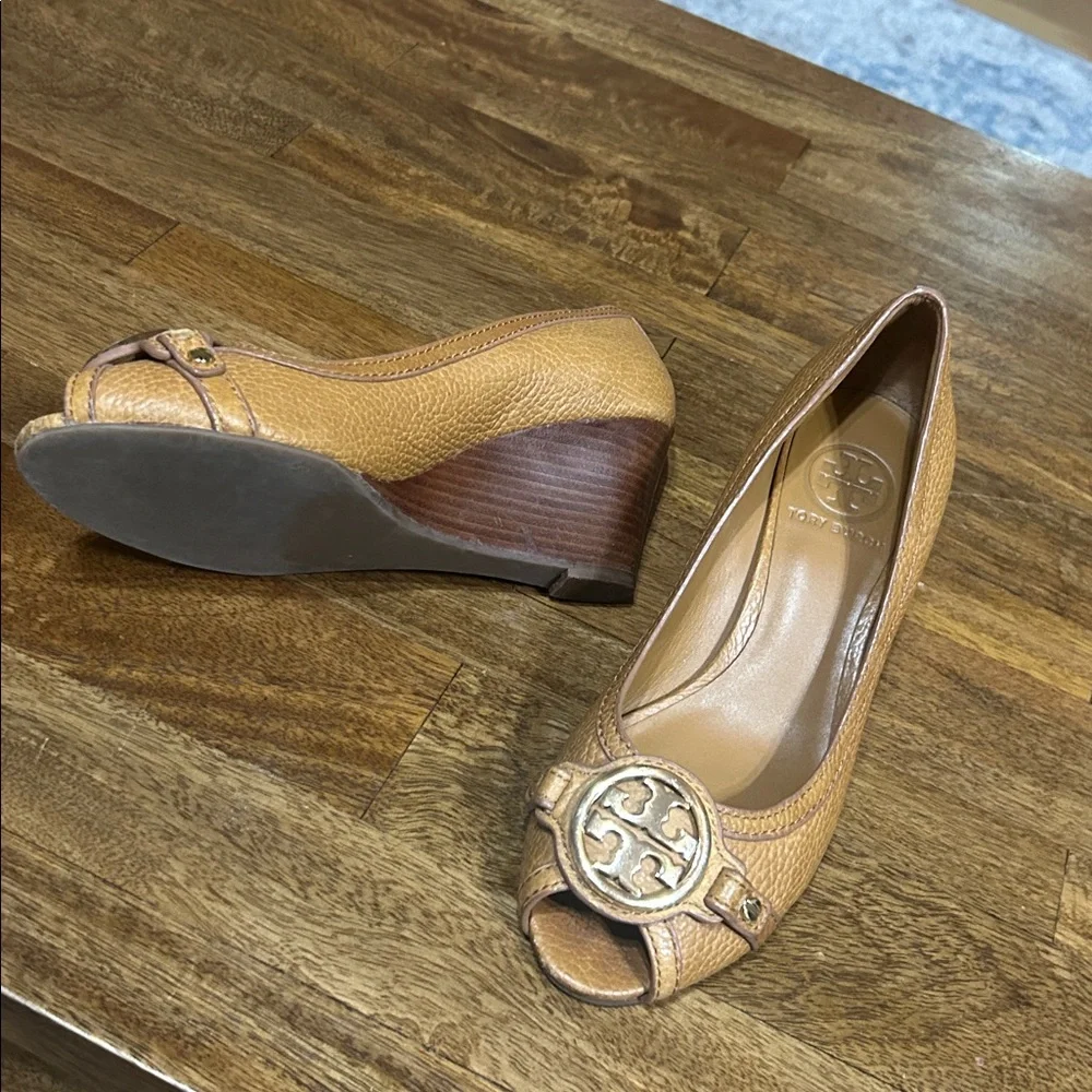 Tory Burch Leticia Peep Toe Leather Wedge Pumps Size 7